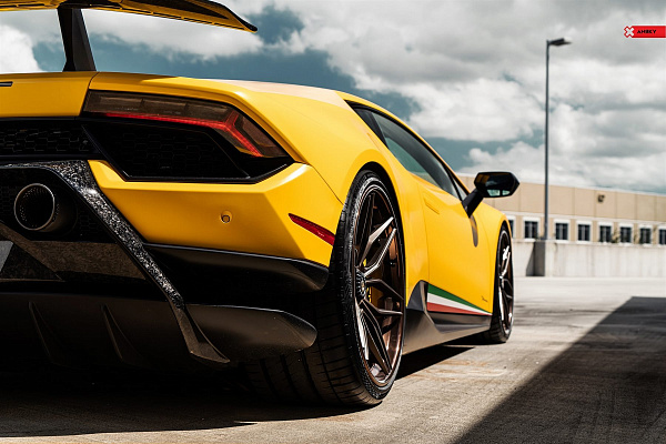 Фото дисков Anrky AN36 Сатиновая темная бронза на Lamborghini Huracan