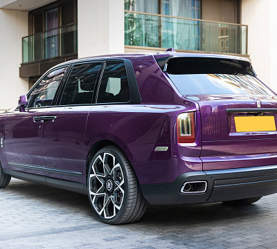 Фото дисков Kahn Type 55 RS на Rolls-Royce Cullinan