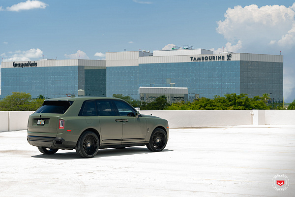 Фото дисков Vossen S17-16 Черный глянец на Rolls-Royce Cullinan