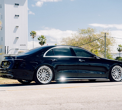 Фото дисков Strasse Wheels SV10M-RS Deep Concave FS на Mercedes-Benz S-Class (W223)