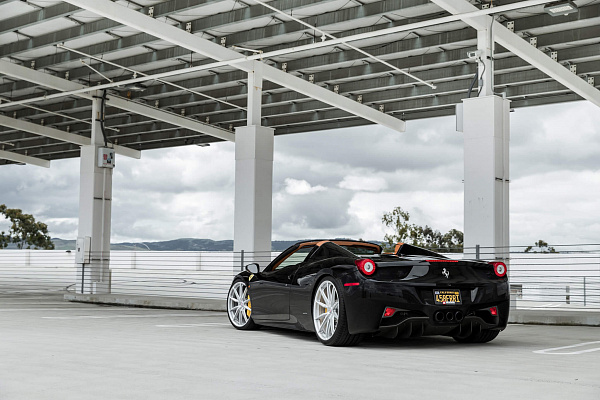 Фото дисков HRE P104SC Глянцевый лак на Ferrari 458