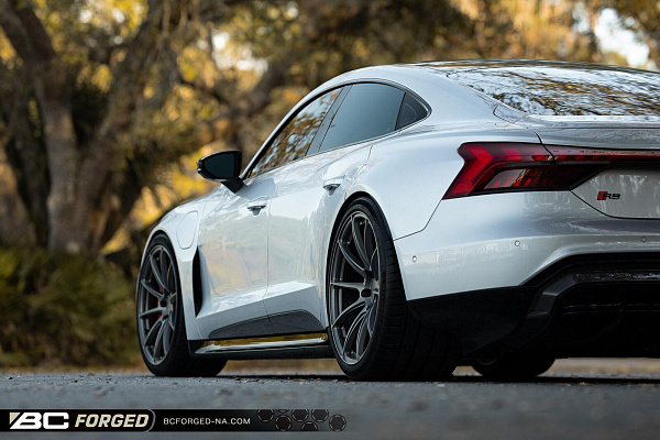 Фото дисков BC Forged RZ10 Матовый графит на Audi E-tron GT
