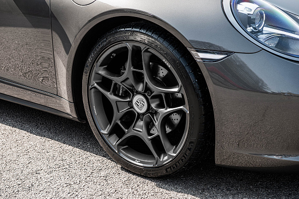 Фото дисков Kahn Type 11 Сатиновый графит на Porsche 911 VII