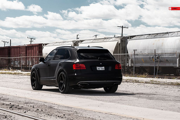 Фото дисков Anrky AN35 Черный сатин на Bentley Bentayga