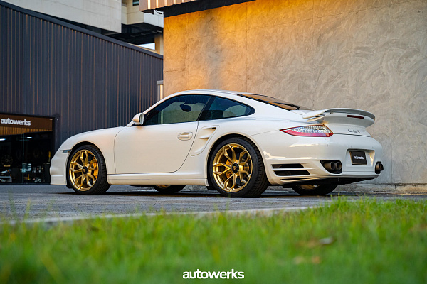 Фото дисков HRE P201 Сатиновое золото на Porsche 911 VI