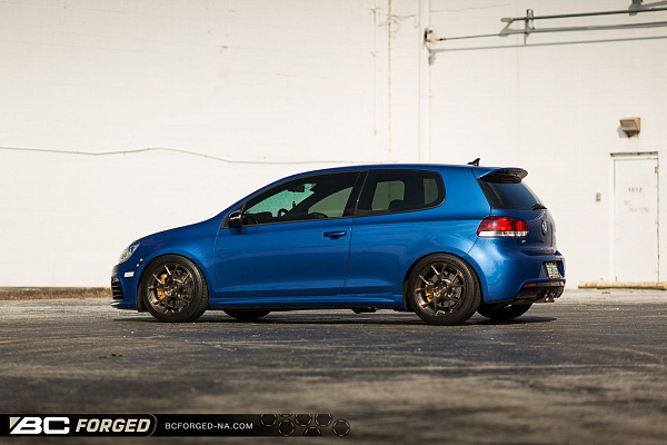Фото дисков BC Forged RZ05 Глянцевая бронза на Volkswagen Golf VII
