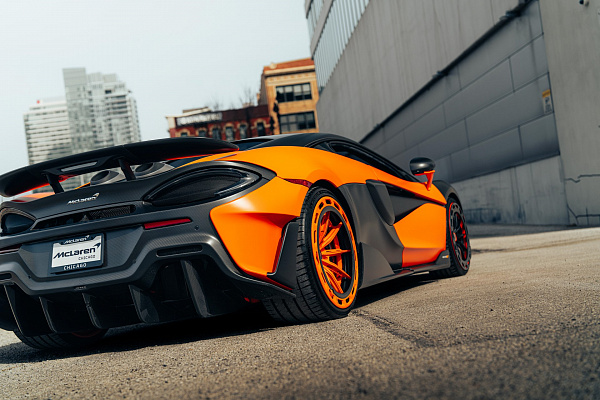 Фото дисков Brixton Forged FDE11 Aerotech Черный сатин на McLaren 600