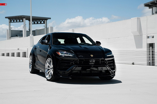 Фото дисков Anrky AN38 Глянцевый лак на Lamborghini Urus