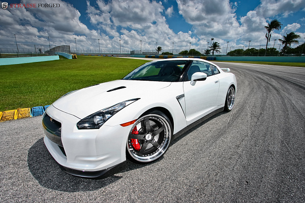 Фото дисков Strasse Wheels S5 Performance Другой цвет на Nissan GT-R