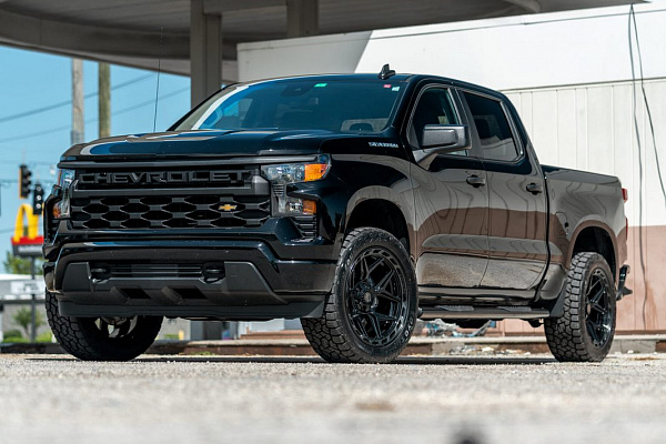 Фото дисков 4PLAY 4P55 Черный глянец на Chevrolet Silverado IV