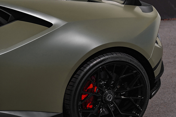 Фото дисков Brixton Forged PF10 Черный глянец на Lamborghini Huracan