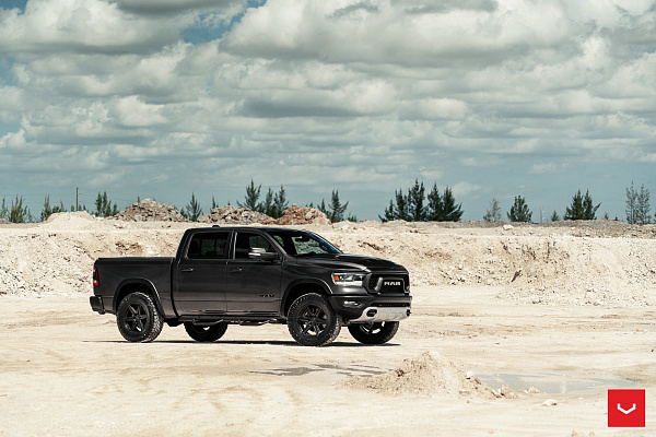Фото дисков Vossen HF6-2 Черный сатин на Ram 1500 V
