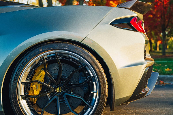 Фото дисков Anrky AN31 Черный глянец на Chevrolet Corvette C8