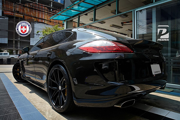 Фото дисков HRE P101 Черный сатин на Porsche Panamera I