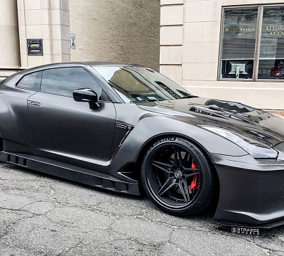 Фото дисков Strasse Wheels SV2 Deep Concave FS на Nissan GT-R
