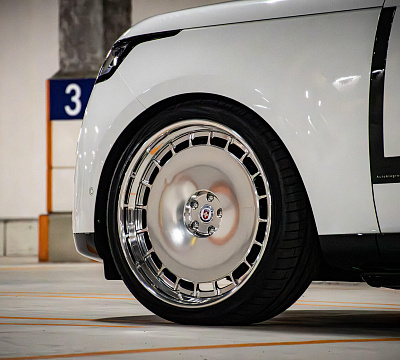 Фото дисков HRE 935 на Land Rover Range Rover V
