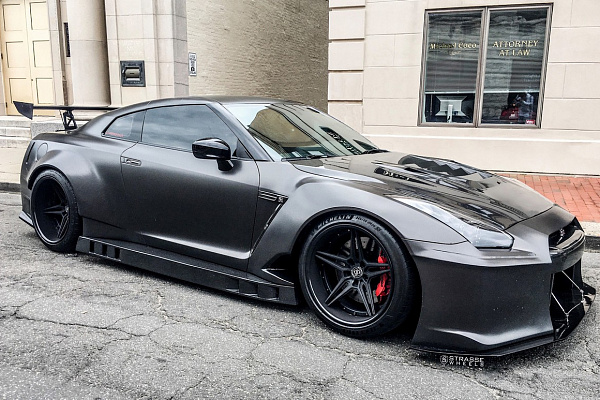 Фото дисков Strasse Wheels SV2 Deep Concave FS Черный сатин на Nissan GT-R
