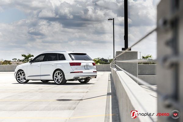 Фото дисков Vossen CG-205 Серебро на Audi Q7 (4M)