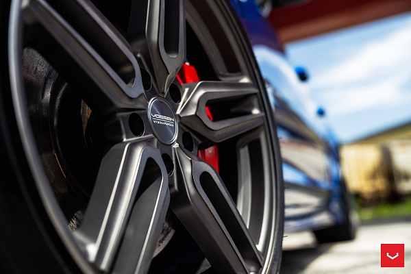 Фото дисков Vossen HF-1 Сатиновый графит на Kia Stinger
