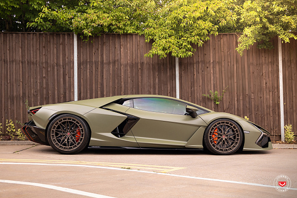 Фото дисков Vossen LC3-02 Сатиновая бронза на Lamborghini Revuelto