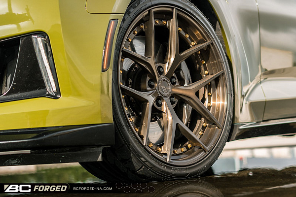 Фото дисков BC Forged HCS21 Глянцевая бронза на Chevrolet Camaro VI