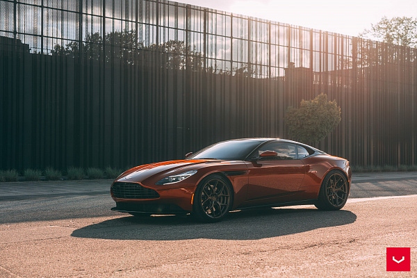 Фото дисков Vossen HF-5 Сатиновая бронза на Aston Martin DB11