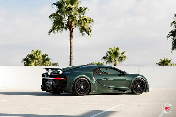 Фото дисков Vossen LC3-12 Черный глянец на Bugatti Chiron