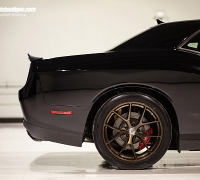 Фото дисков HRE P101 на Dodge Challenger III