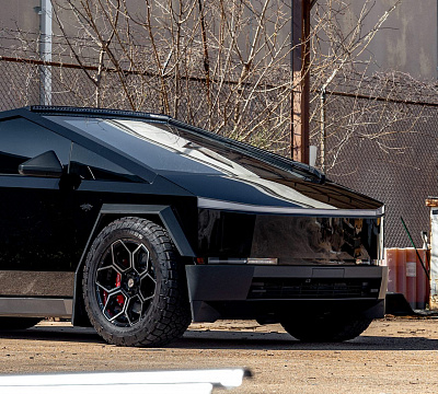 Фото дисков 4PLAY 4PS26 на Tesla Cybertruck
