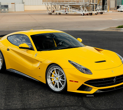 Фото дисков Strasse Wheels SV10 Deep Concave FS на Ferrari 812
