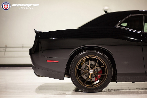 Фото дисков HRE P101 Глянцевая бронза на Dodge Challenger III