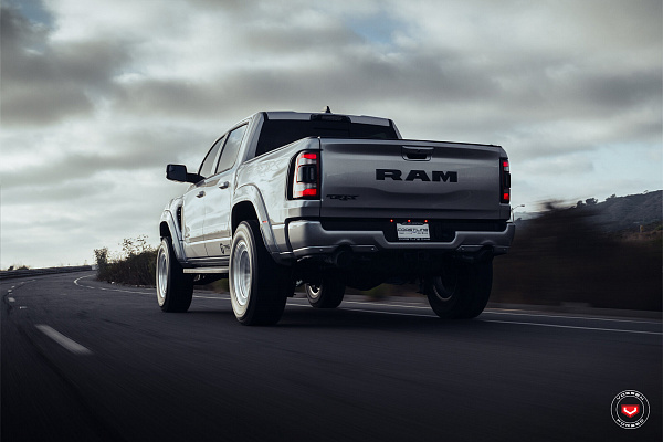 Фото дисков Vossen LCX-01 Глянцевый лак на Ram 1500 V