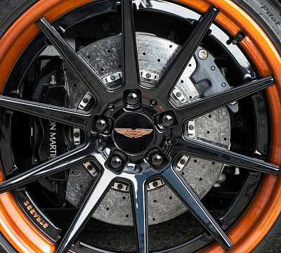 Фото дисков Strasse Wheels R10 Deep Concave FS на Aston Martin Vanquish 2