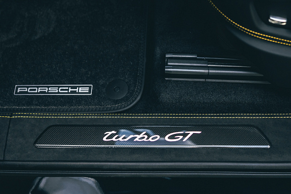Фото дисков Brixton Forged PF10 Черный глянец на Porsche Cayenne III