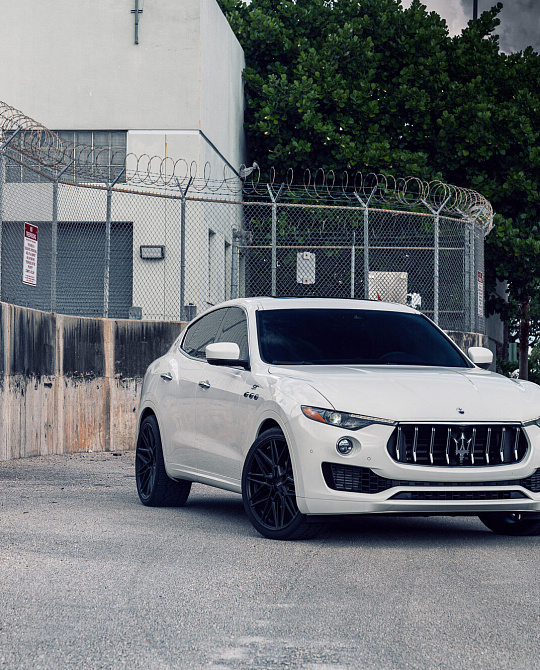 Фото дисков HF-7 Черный сатин на Maserati Levante