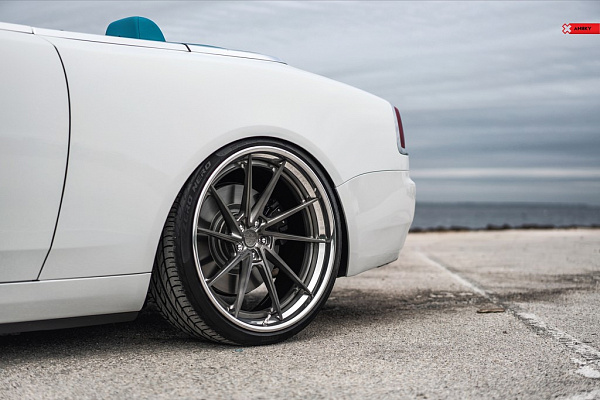 Фото дисков Anrky AN33 Глянцевый темный лак на Rolls-Royce Wraith