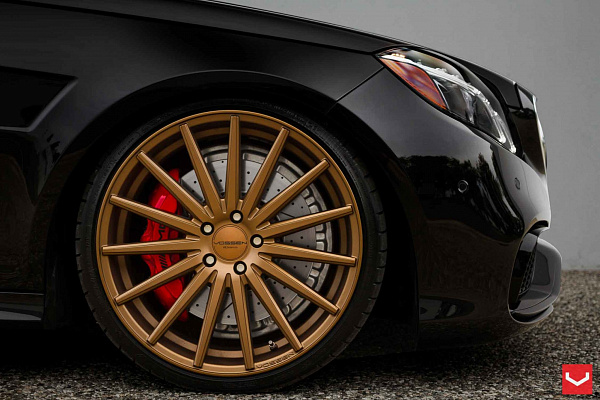 Фото дисков Vossen VFS-2 Сатиновое темное золото на Mercedes-Benz E-Class (W212, S212, C207)