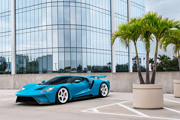 Фото дисков Anrky XR-305 Белый глянец на Ford GT II