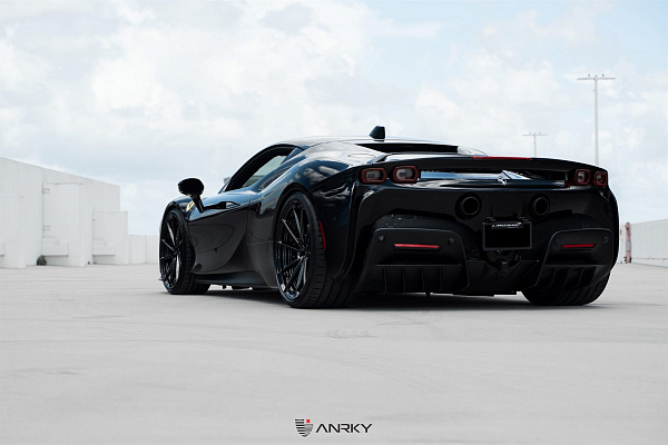 Фото дисков Anrky AN23 Черный глянец на Ferrari 812