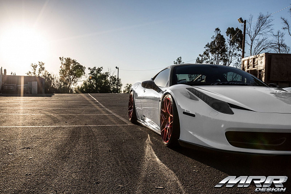 Фото дисков MRR FS01 Красный глянец на Ferrari 458