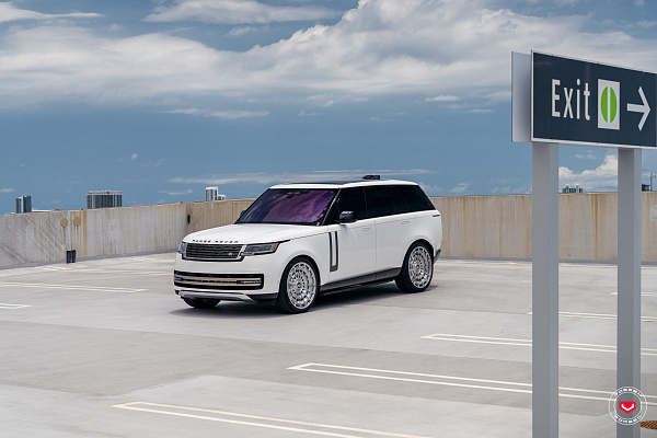 Фото дисков Vossen LC3-12 Глянцевый лак на Land Rover Range Rover V