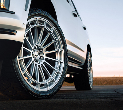 Фото дисков Vossen LCX-01 на Cadillac Escalade V