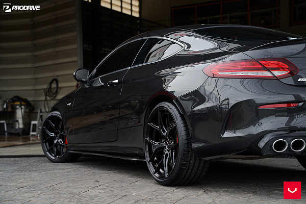 Фото дисков Vossen HF-5 Черный глянец на Mercedes-Benz C-Class (W205)