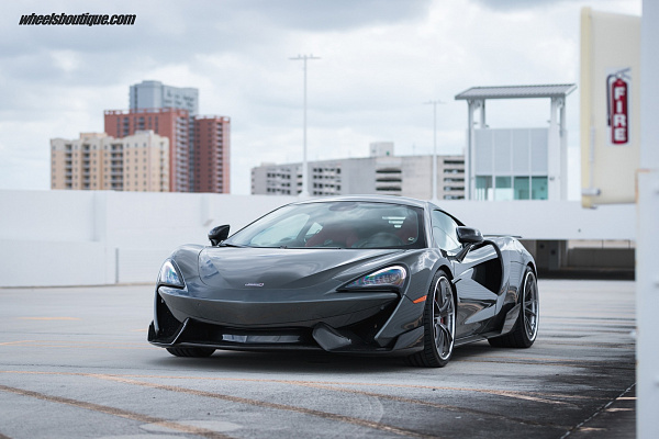 Фото дисков HRE S101 Глянцевый темный лак на McLaren 570S