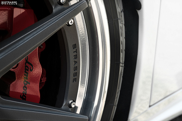 Фото дисков Strasse Wheels SV1 Deep Concave FS Другой цвет на Lamborghini Huracan
