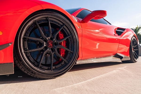 Фото дисков Strasse Wheels SV5 Deep Concave FS Другой цвет на Ferrari 488
