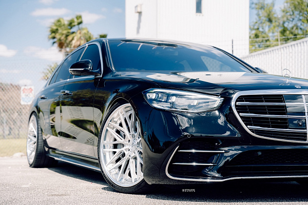 Фото дисков Strasse Wheels SV10M-RS Deep Concave FS Глянцевый лак на Mercedes-Benz S-Class (W223)