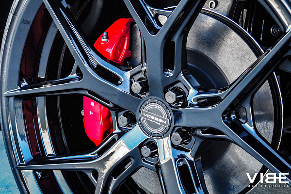 Фото дисков Vossen HF-5 Черный глянец на Tesla Model Y