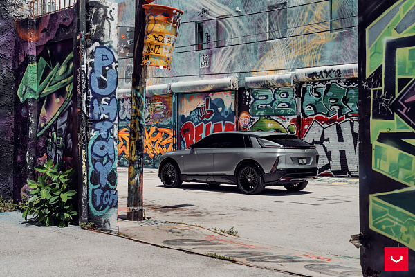 Фото дисков Vossen HF-8 Черный глянец на Cadillac Lyriq