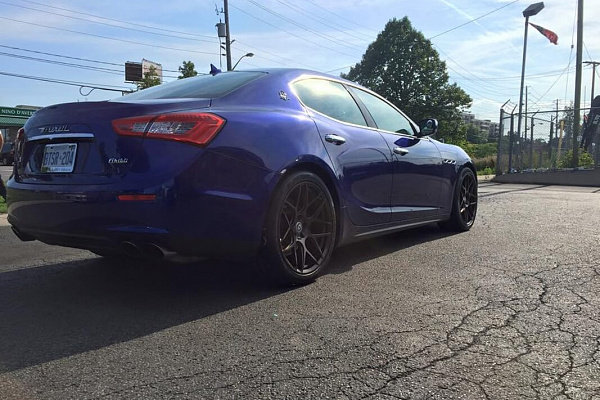 Фото дисков HRE FF01 Глянцевая темная бронза на Maserati Ghibli